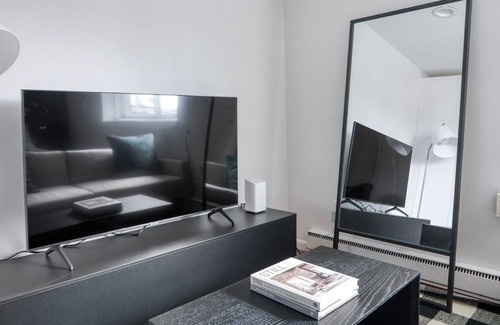 St. Elizabeth's Apartment | Deluxe Brighton Studio near Mission Park & Green Line, by Blueground