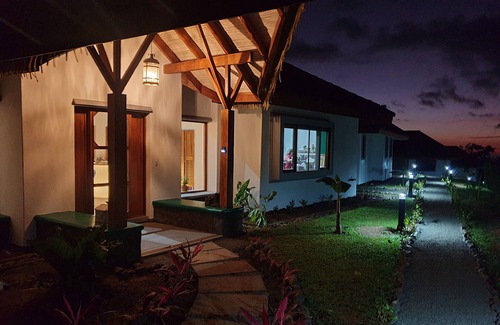 Javilla House | Deluxe Bungalow #1 w/Sea View