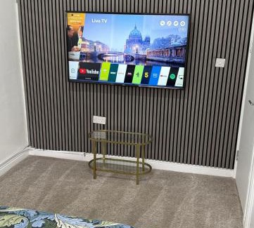 Huddersfield Apartment | Deluxe Centre Private Apartment - Self Check In - Cctv - Free Parking