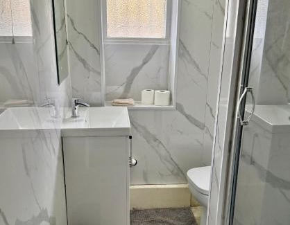 Huddersfield Apartment | Deluxe Centre Private Apartment - Self Check In - Cctv - Free Parking