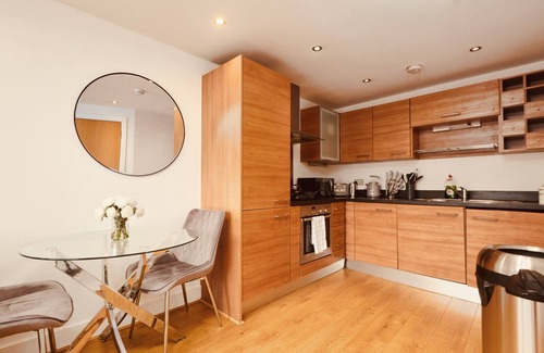 Leeds Apartment | Deluxe City Apt, Beautiful River View&free Parking