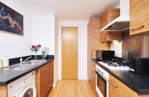 Leeds Apartment | Deluxe City Centre Apt Balcony View & Free Parking