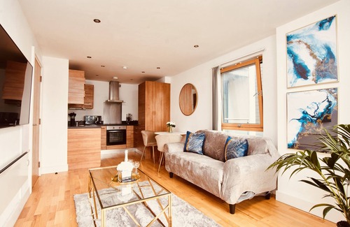 Leeds Apartment | Deluxe City Centre Apt Balcony View Free Parking