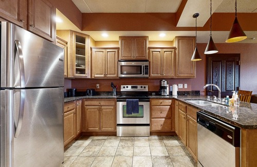 Wisconsin Dells Condo | Deluxe condo with in-room Jacuzzi, two fireplaces, & full kitchen