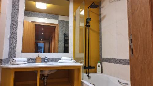 Foz do Douro Apartment | Deluxe Condominium with Ocean View