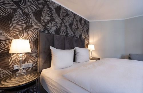 Meissen House | Deluxe double room with private bathroom