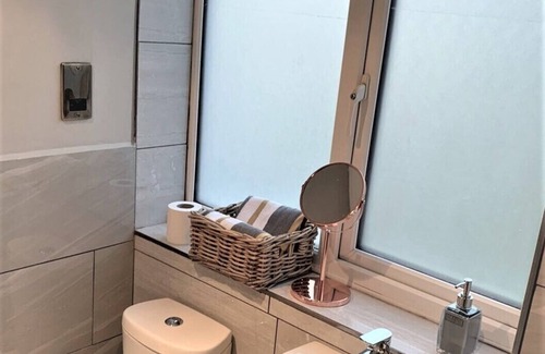 Middleton Cheney House | Deluxe Double Room with Shower