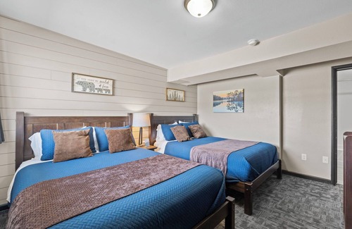 Lava Hot Springs Hotel | Deluxe Double Queen Bedroom (River Access)