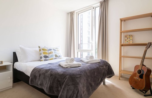 Stratford Apartment | Deluxe East London Home in the Olympic Village by UnderTheDoormat