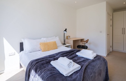 Stratford Apartment | Deluxe East London Home in the Olympic Village by UnderTheDoormat