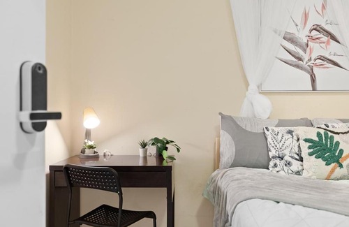 Chippendale House | Deluxe Ensuite Double Room - Nearby Universities - Seconds to Famous Eateries