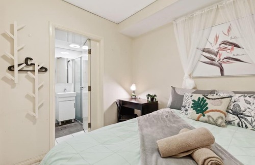 Chippendale House | Deluxe Ensuite Double Room - Nearby Universities - Seconds to Famous Eateries