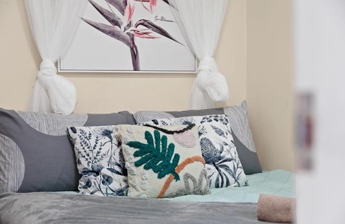 Chippendale House | Deluxe Ensuite Double Room - Nearby Universities - Seconds to Famous Eateries