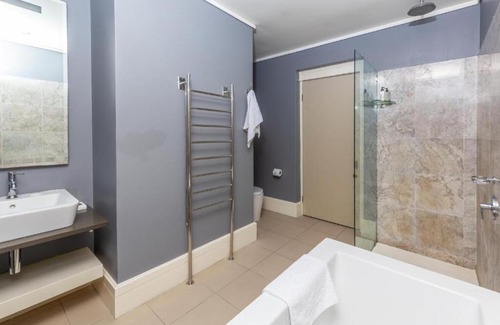 Knysna Central Apartment | Deluxe Family Suite 105