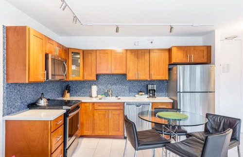 Waikiki Condo | Deluxe Garden View Waikiki Banyan, Free Parking by Koko Resort Vacation Rentals