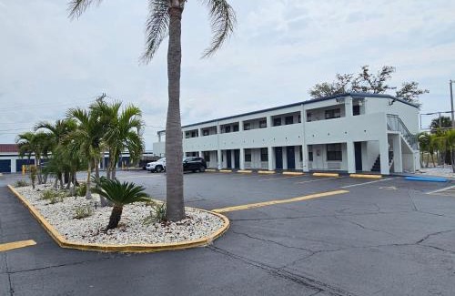 Ballentine Manor Estates Hotel | Deluxe Inn - Sarasota