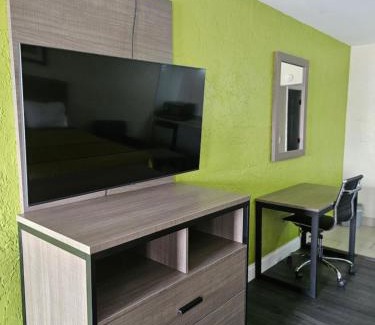 Ballentine Manor Estates Hotel | Deluxe Inn - Sarasota