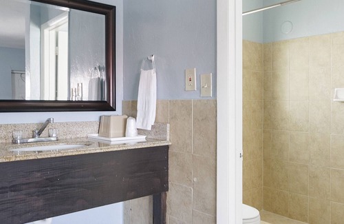 Dania Beach Hotel | Deluxe Inn