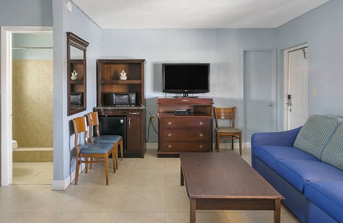 Dania Beach Hotel | Deluxe Inn