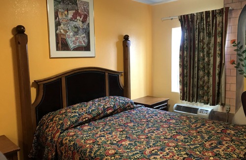 Indio Hotel | Deluxe Inn