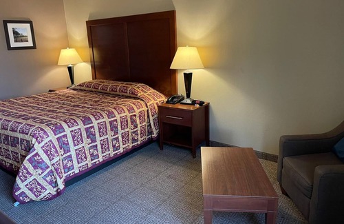 Plano Hotel | Deluxe Inn