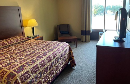Plano Hotel | Deluxe Inn