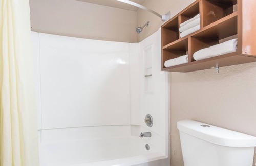 Willows Hotel | Deluxe Inn Willows