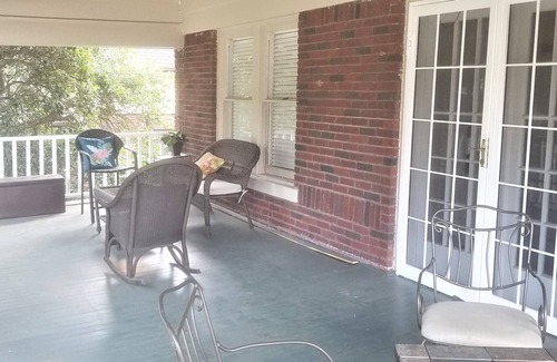 Central Gardens Apartment | Deluxe King 2 bdrm, kitchen, balcony,W&D