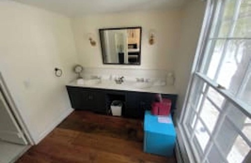 West Dover Resort | Deluxe King- 2nd floor in Historic Inn