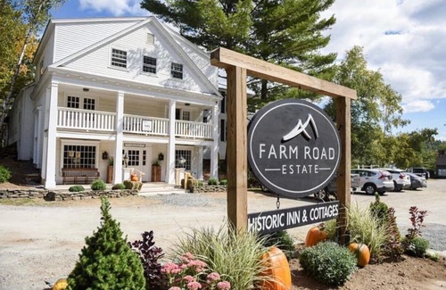 West Dover Resort | Deluxe King- 2nd floor in Historic Inn