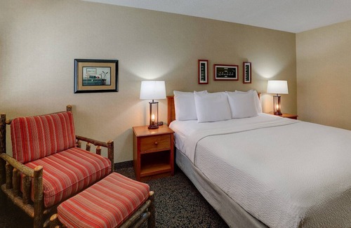 Galena Hotel | Deluxe King at Stoney Creek Galena, Pool, Free Parking | 3 Units