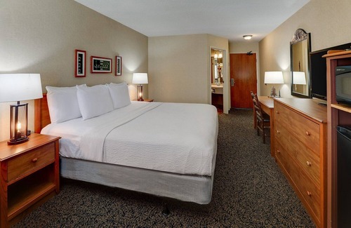 Galena Hotel | Deluxe King at Stoney Creek Galena, Pool, Free Parking | 3 Units