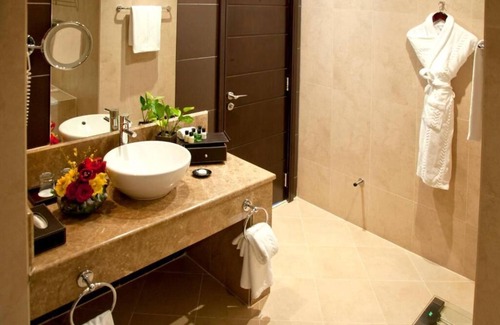 Madinat Zayed Apartment | Deluxe King Or Twin Room Near Madinat Zayed Mall
