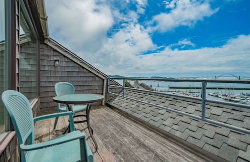Newport Apartment | Deluxe King Room with Balcony & Marina Access