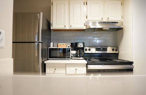 Ashbrook - Clawson Village Apartment | Deluxe Luxury & Convenience in South End Charlotte