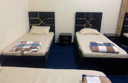 Deira House | Deluxe master bedroom for seven people