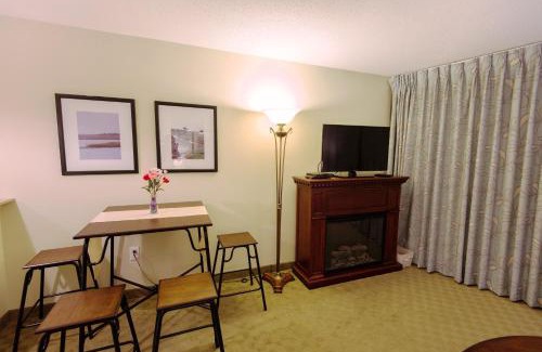 Downtown Myrtle Beach Apartment | Deluxe Ocean front One Bedroom suite in Sandy Beach Resort