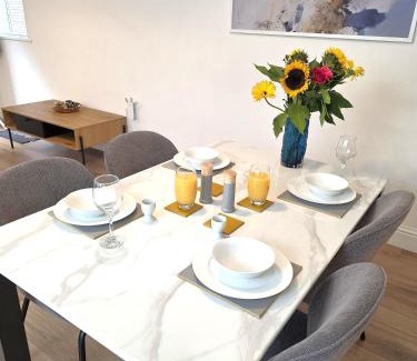 Ely Apartment | Deluxe One Bed Flat at Dawe Luxury Suites - An Entire Apartment near Ely Cathedral & Train Station - Ideal Gateway to Explore Ely, Cambridge, Norfolk & London - Sleeps up to 4