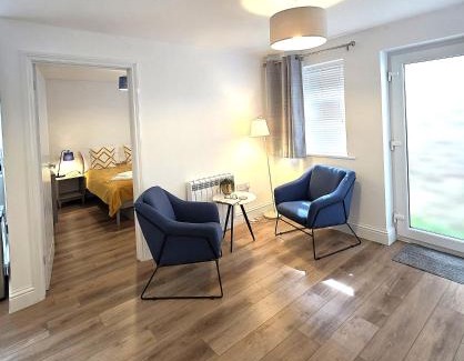 Ely Apartment | Deluxe One Bed Flat at Dawe Luxury Suites - An Entire Apartment near Ely Cathedral & Train Station - Ideal Gateway to Explore Ely, Cambridge, Norfolk & London - Sleeps up to 4