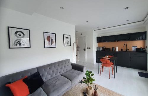 Grays Apartment | Deluxe Pad with Sauna