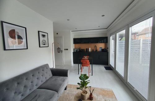 Grays Apartment | Deluxe Pad with Sauna