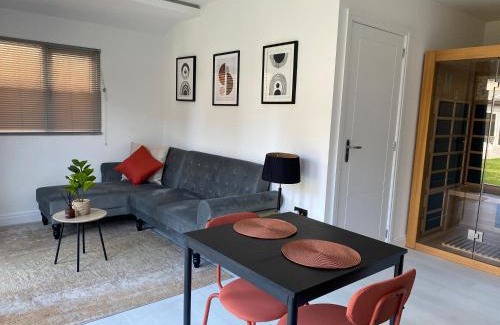 Grays Apartment | Deluxe Pad with Sauna
