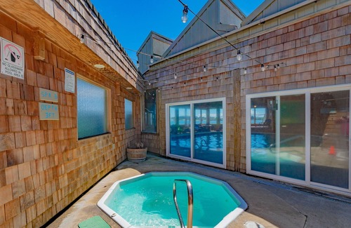 Newport Apartment | Deluxe Queen Room with Balcony & Modern Comforts