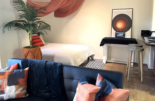 City West Apartment | Deluxe Queen Studio