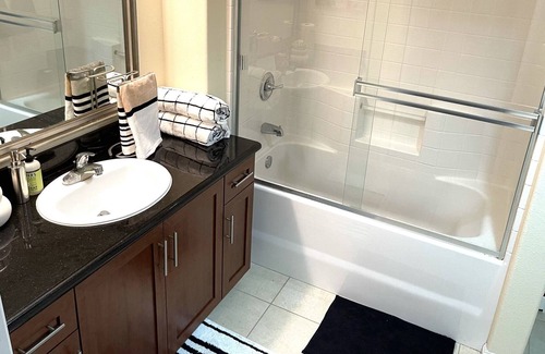 City West Apartment | Deluxe Queen Studio