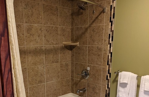 Ellicottville Resort | Deluxe Room at the Tamarack Resort (X08)