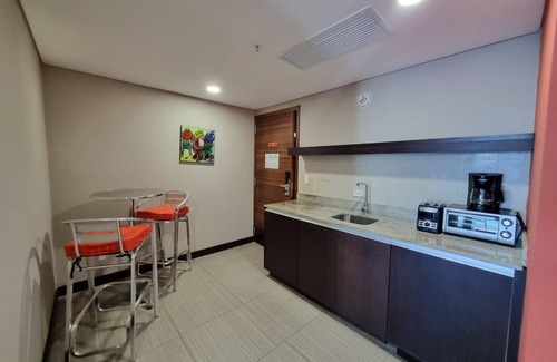 Marbella Apartment | Deluxe room for rent with ocean views and balcony, Exclusive Hotel in Panama