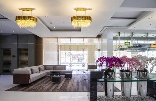 Al Qusais House | Deluxe Room In Al Qusais 3 By Luxury Bookings