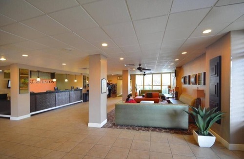 Florida Center Apartment | Deluxe Room Near Gator Golf Adventure Park ORL