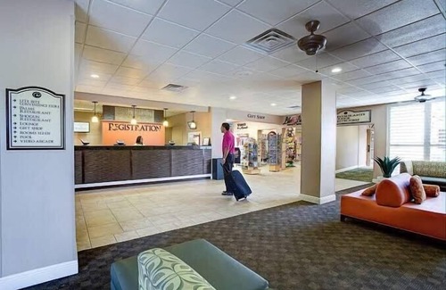 Florida Center Apartment | Deluxe Room Near Gator Golf Adventure Park ORL